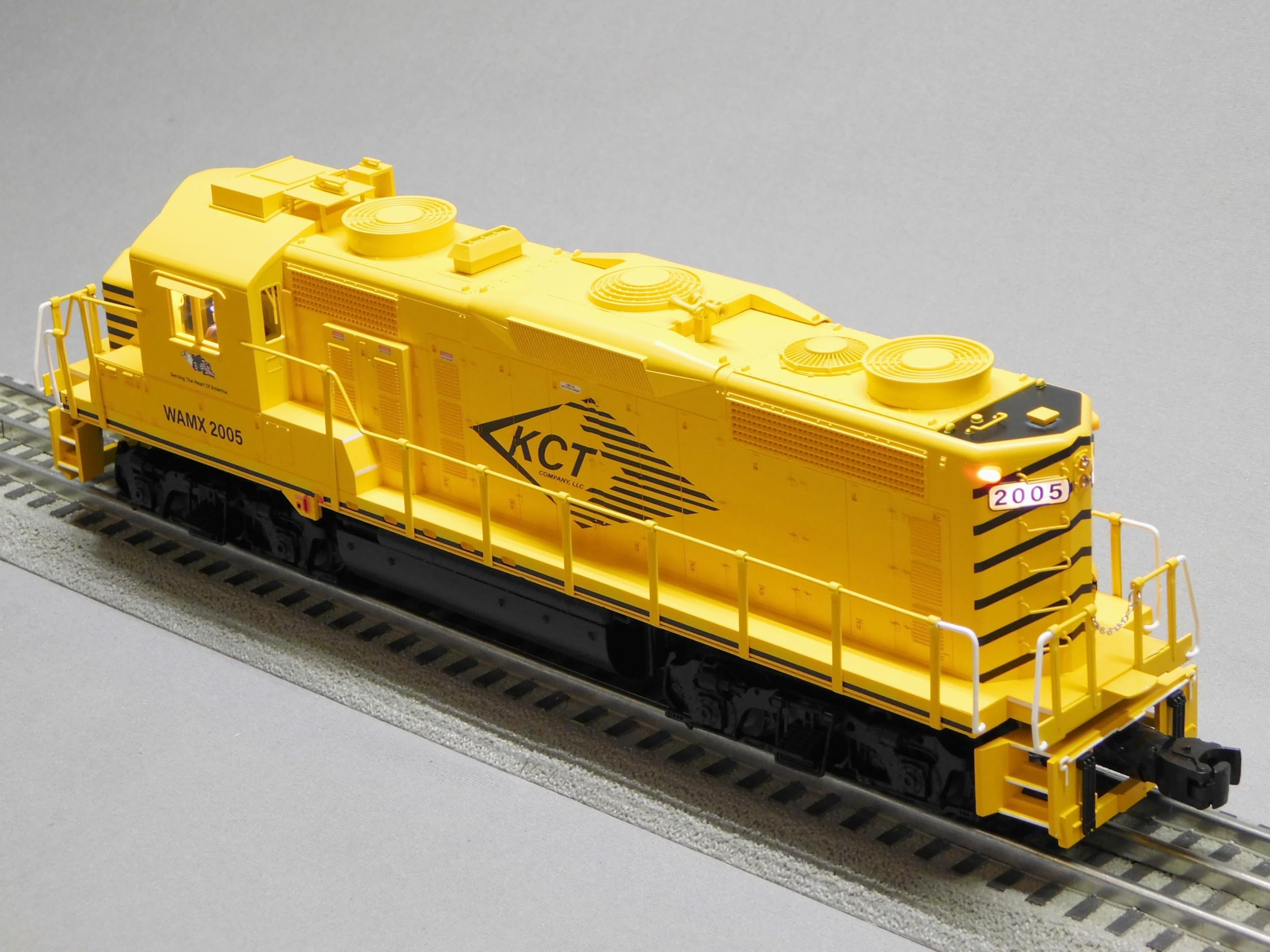 Amazon.com: Lionel Kansas City Terminal Legacy GP20#2005 Diesel